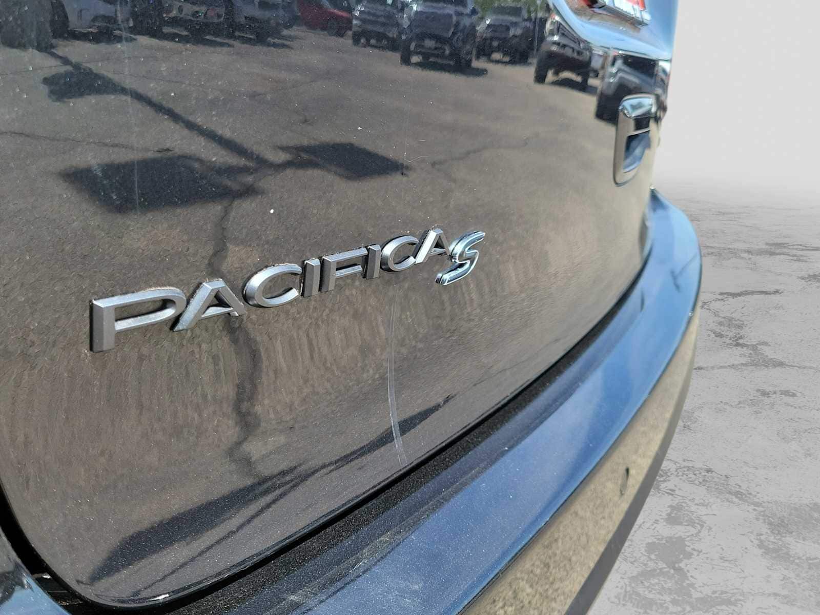 Thumbnail: 2023 Chrysler Pacifica - 7