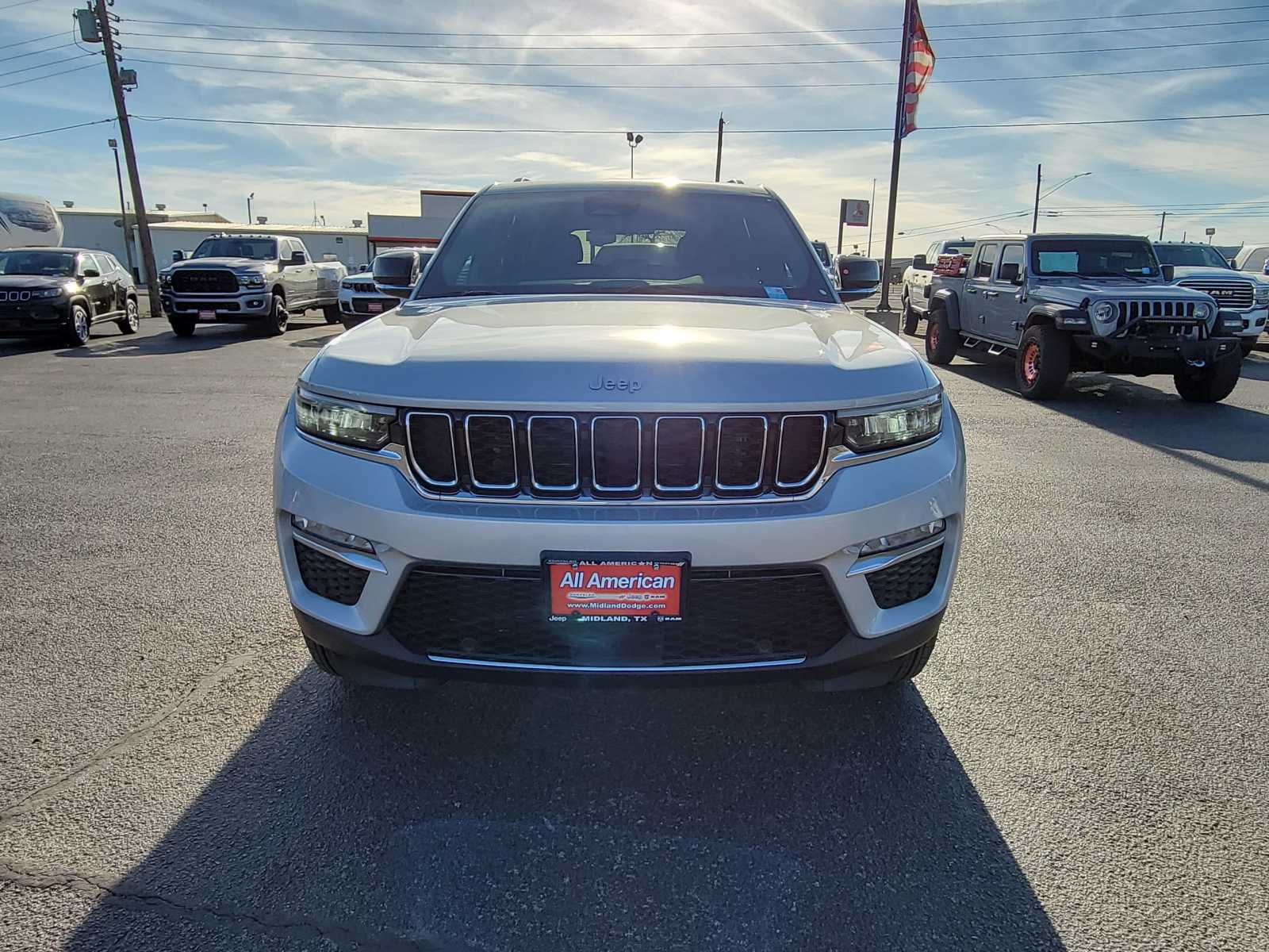 Thumbnail: 2024 Jeep Grand Cherokee - 6