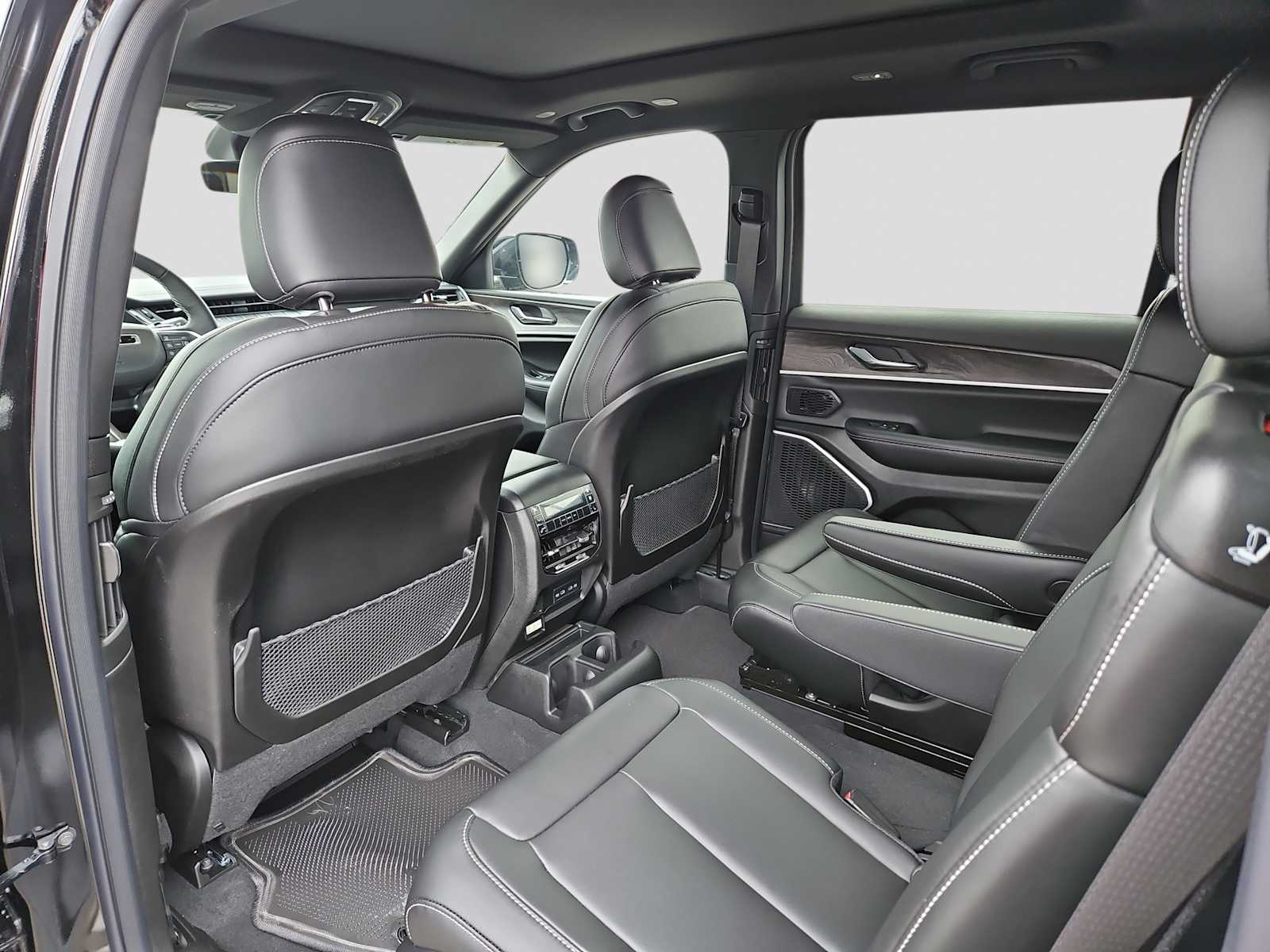Thumbnail: 2026 Jeep Grand Cherokee - 8