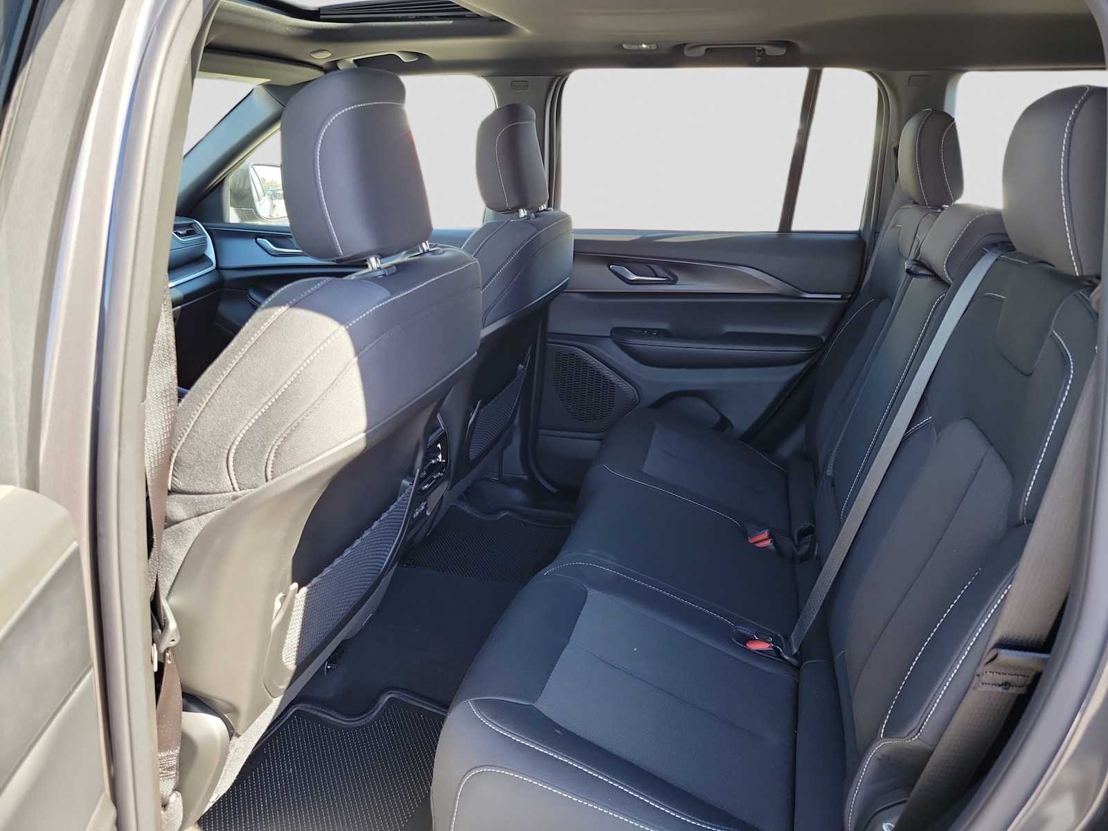 Thumbnail: 2026 Jeep Grand Cherokee - 12