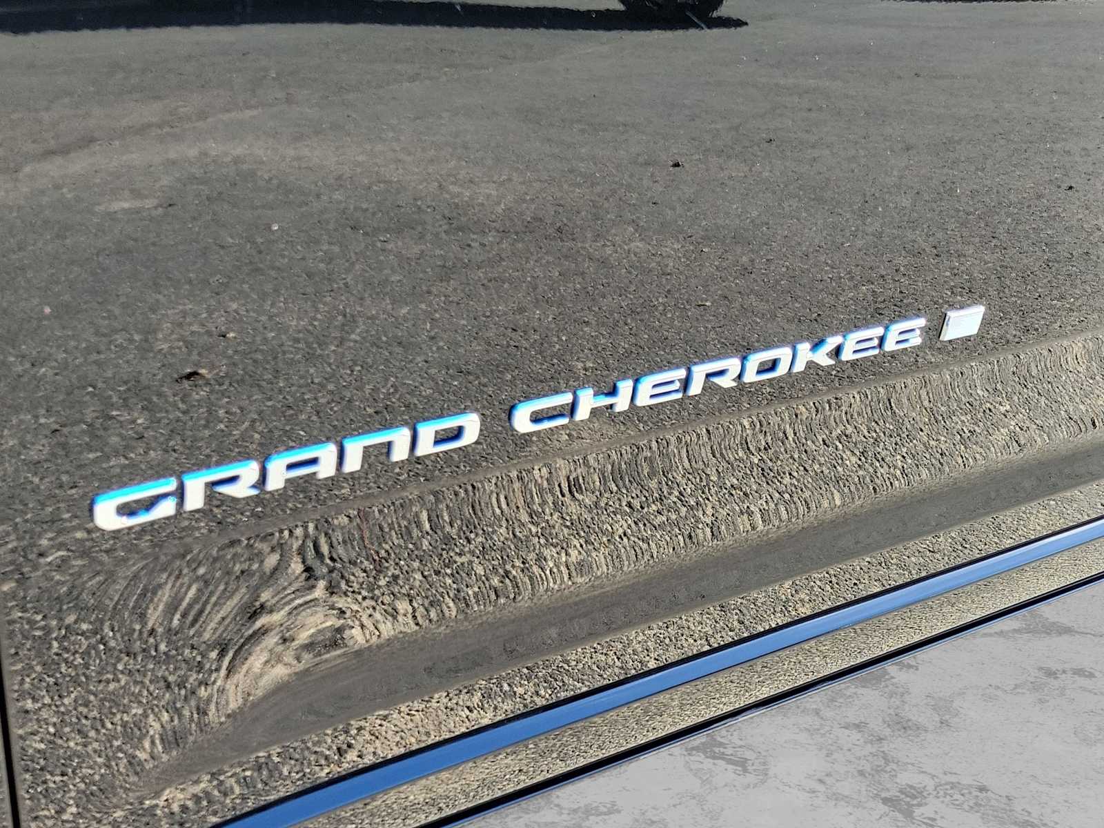 Thumbnail: 2023 Jeep Grand Cherokee - 7