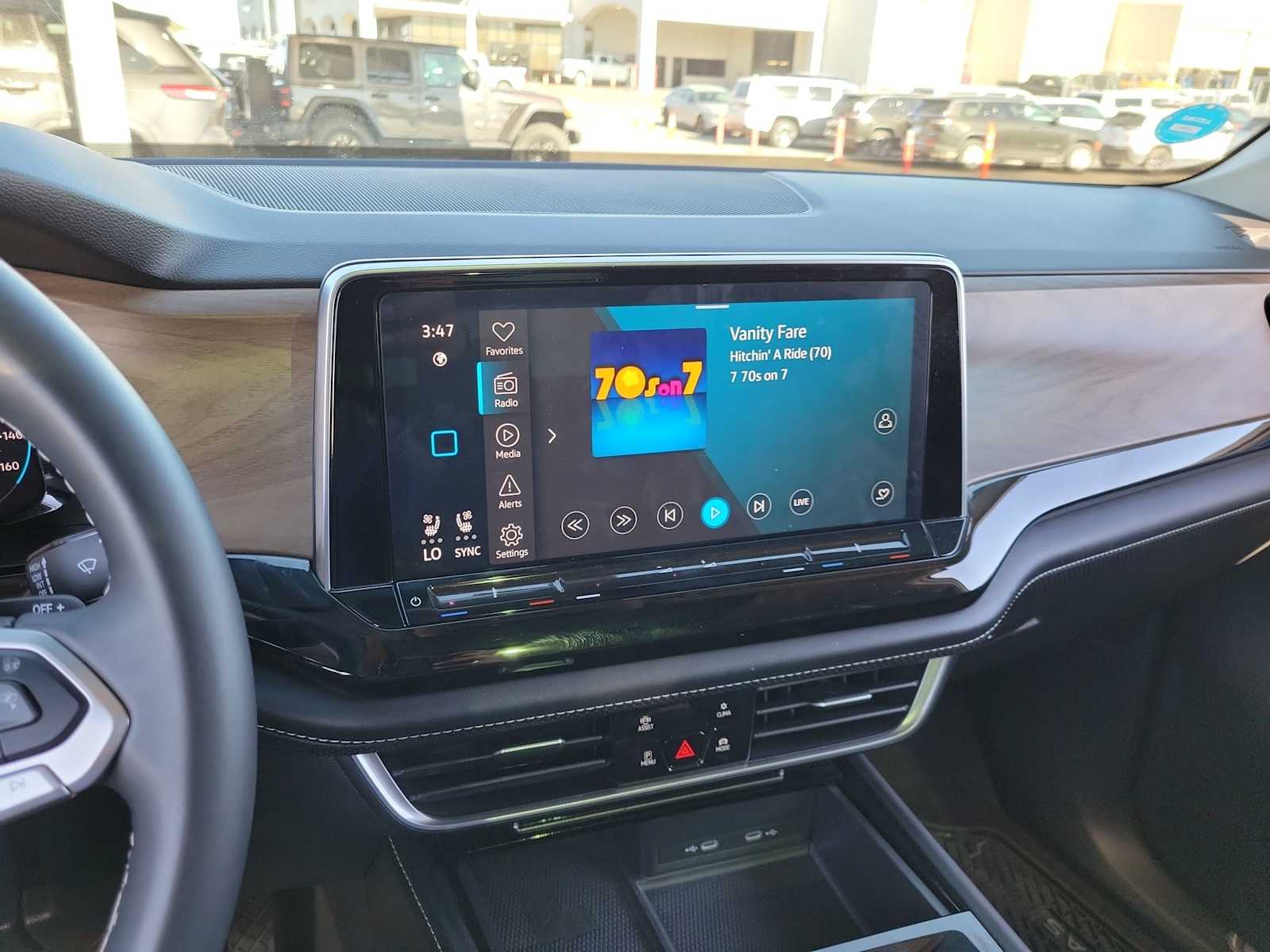 Thumbnail: 2024 Volkswagen Atlas - 21