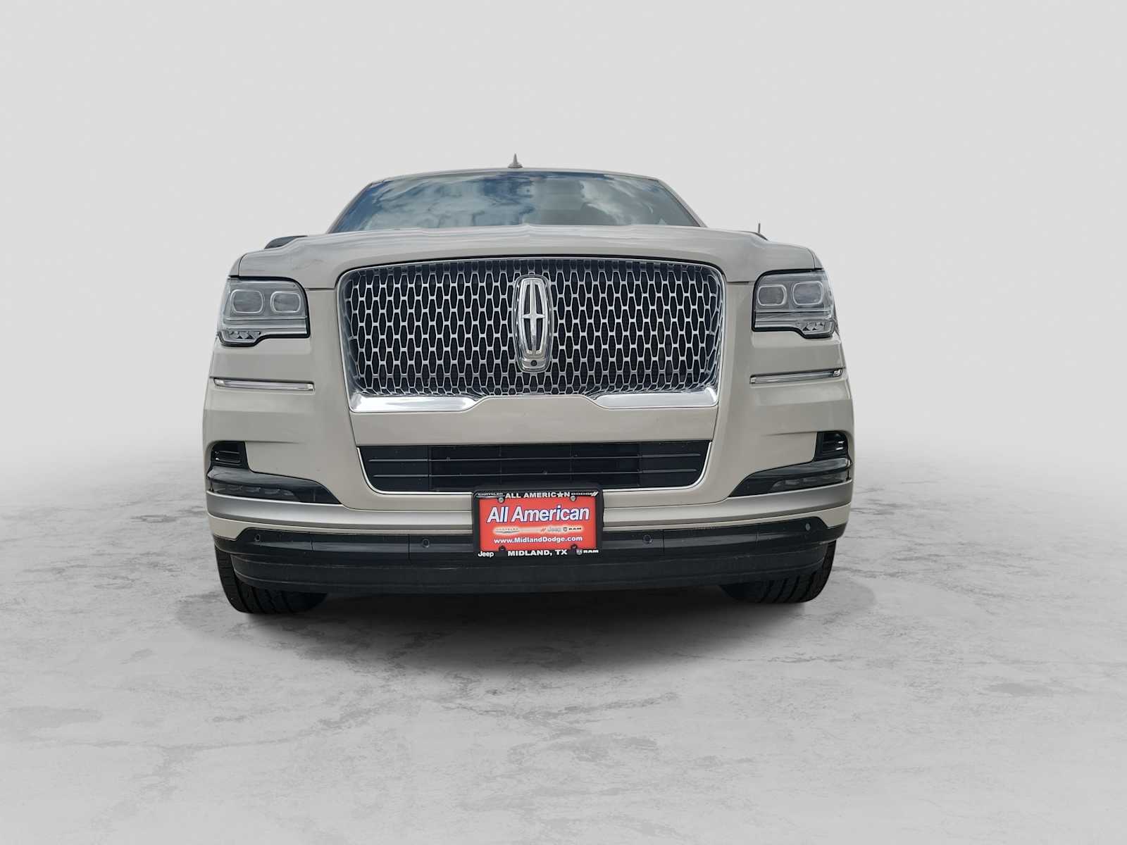 Thumbnail: 2023 Lincoln Navigator - 9