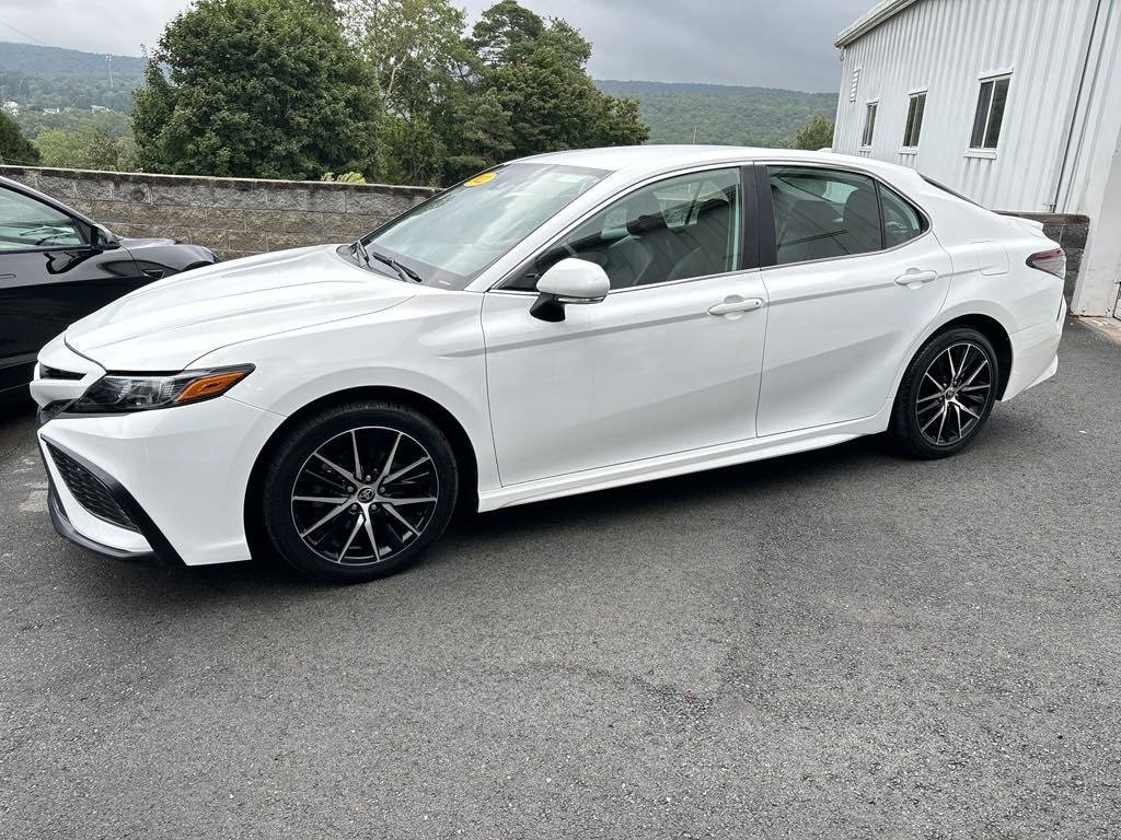 Used 2022 Toyota Camry SE with VIN 4T1G11AK1NU714250 for sale in Forest City, PA