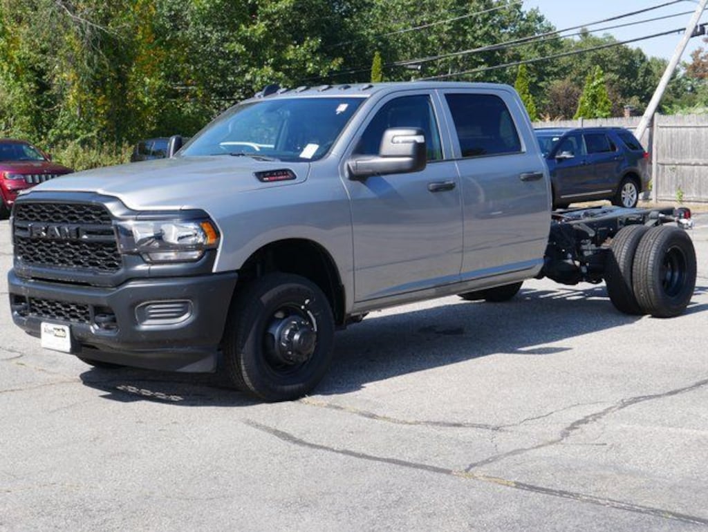 New 2023 Ram 3500 TRADESMAN CREW 4X4 60' CA Pickup