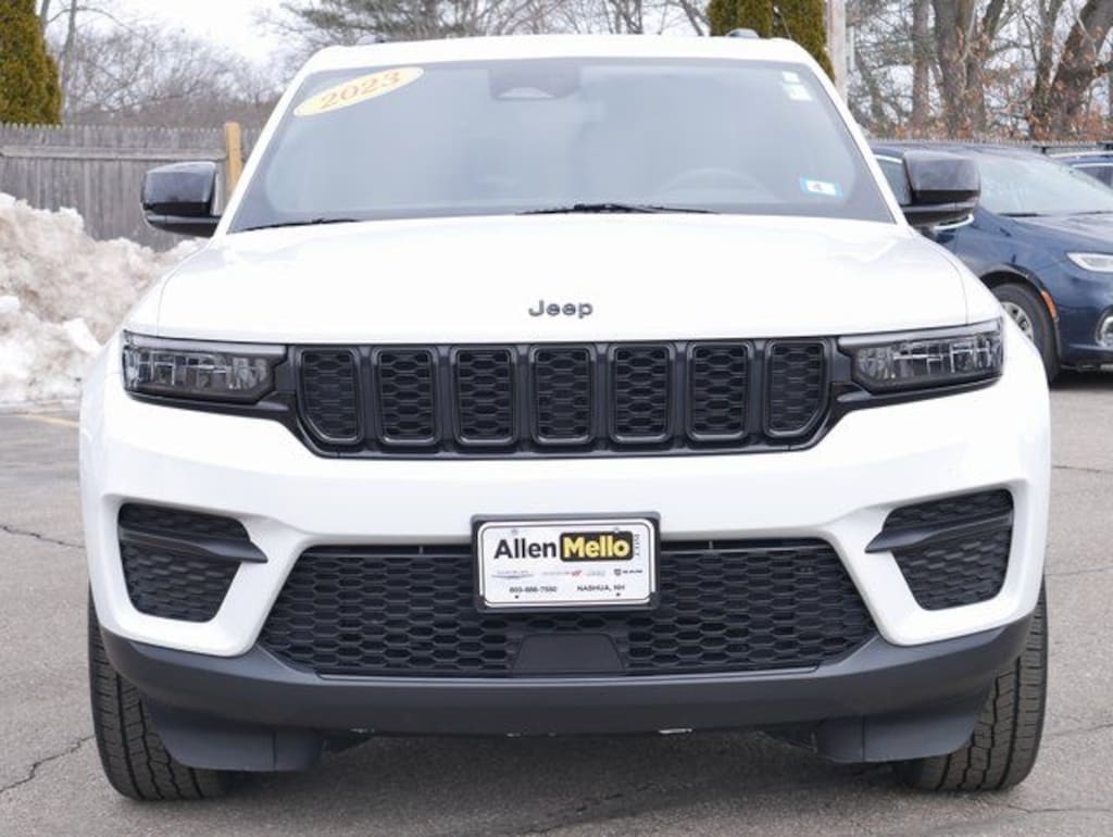 Used 2023 Jeep Grand Cherokee Altitude SUV