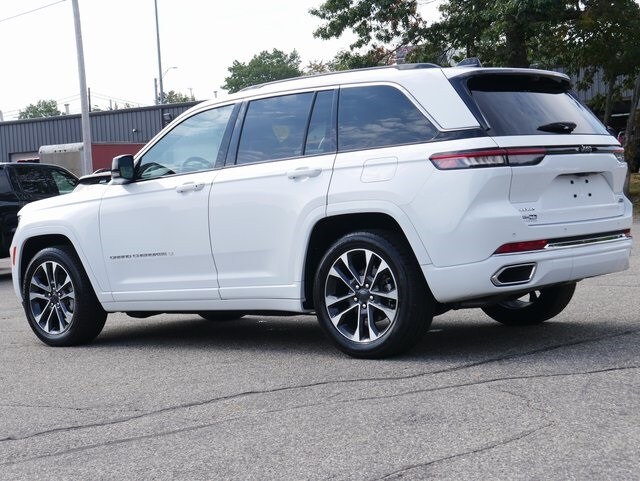 2023 Jeep Grand Cherokee Overland photo 4