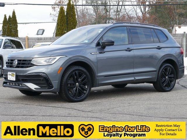 2022 Volkswagen Tiguan SE R-LINE BLACK's photo