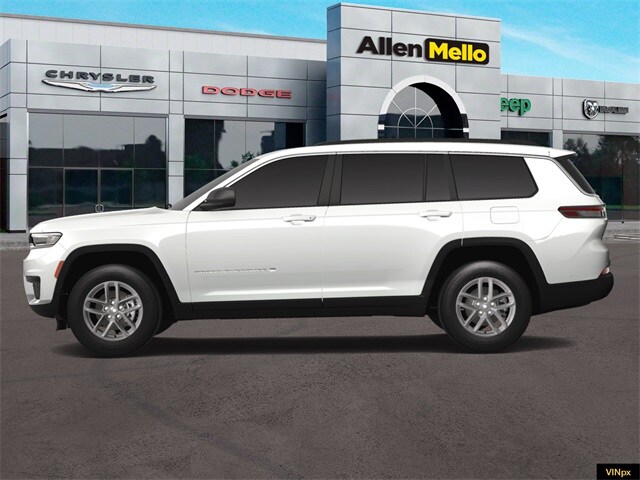 2025 Jeep Grand Cherokee Laredo photo 3