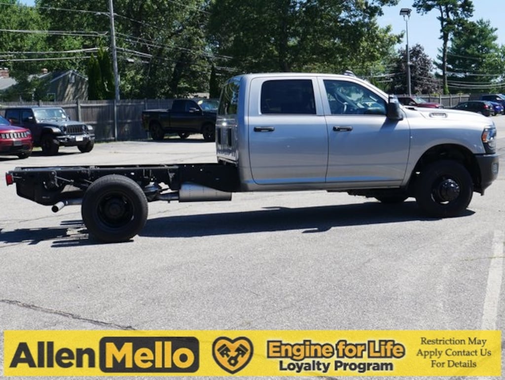 New 2023 Ram 3500 3500 TRADESMAN CREW CAB CHASSIS 4X4 60' CA Pickup