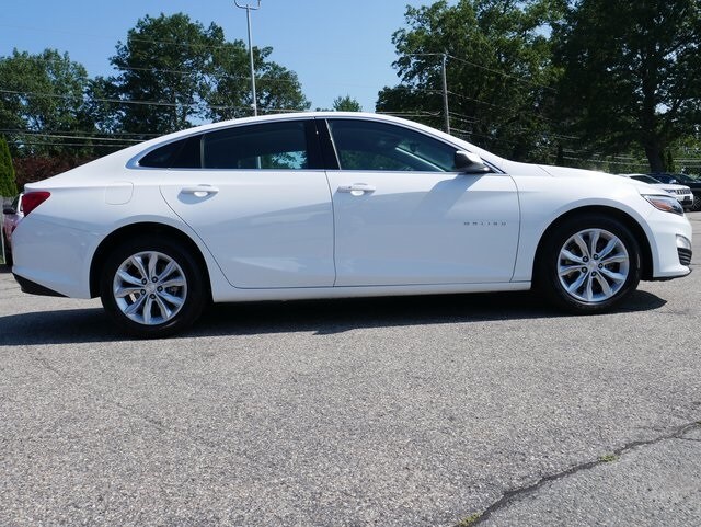 2025 Chevrolet Malibu 1LT photo 2
