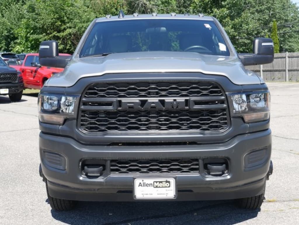 New 2023 Ram 3500 3500 TRADESMAN CREW CAB CHASSIS 4X4 60' CA Pickup