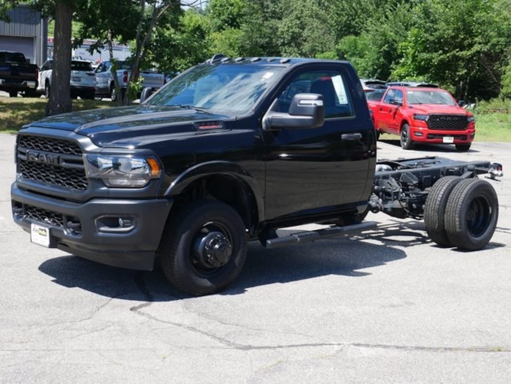 New 2024 Ram 3500 3500 TRADESMAN CHASSIS REGULAR CAB 4X4 60' CA Pickup