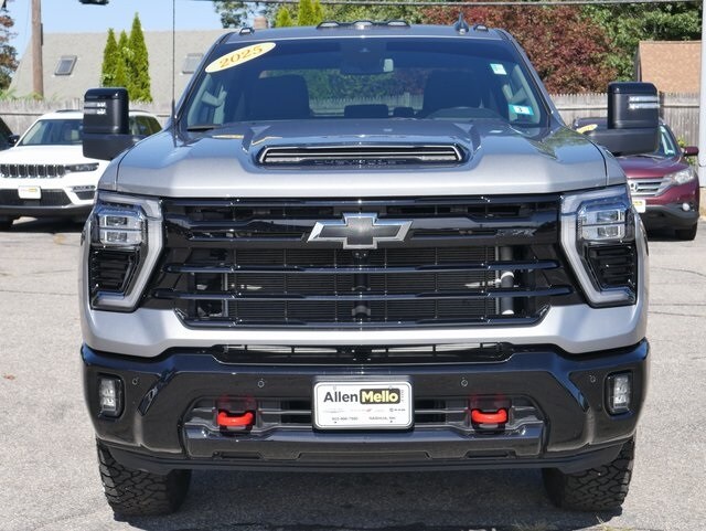 2025 Chevrolet Silverado 2500HD LT photo 2