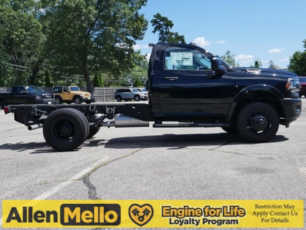 New 2024 Ram 3500 3500 TRADESMAN CHASSIS REGULAR CAB 4X4 60' CA Pickup