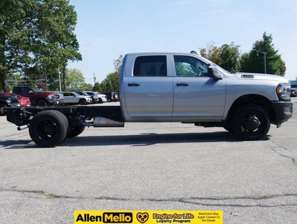 New 2023 Ram 3500 TRADESMAN CREW 4X4 60' CA Pickup