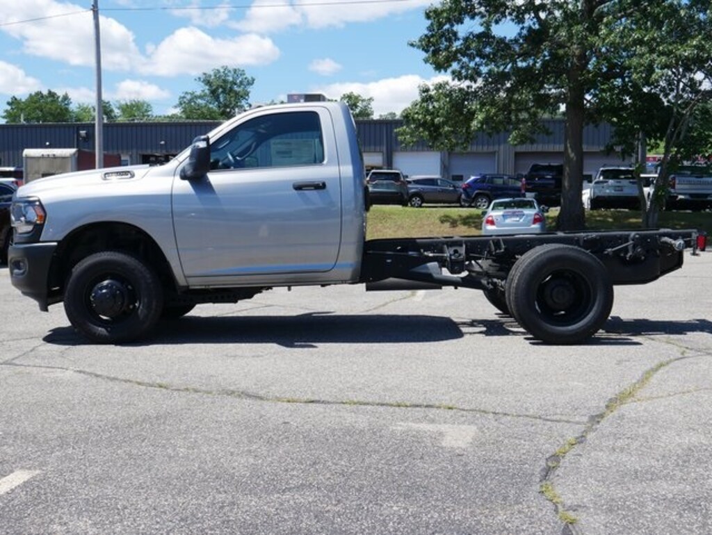 New 2024 Ram 3500 3500 TRADESMAN CHASSIS REGULAR CAB 4X4 60' CA Pickup