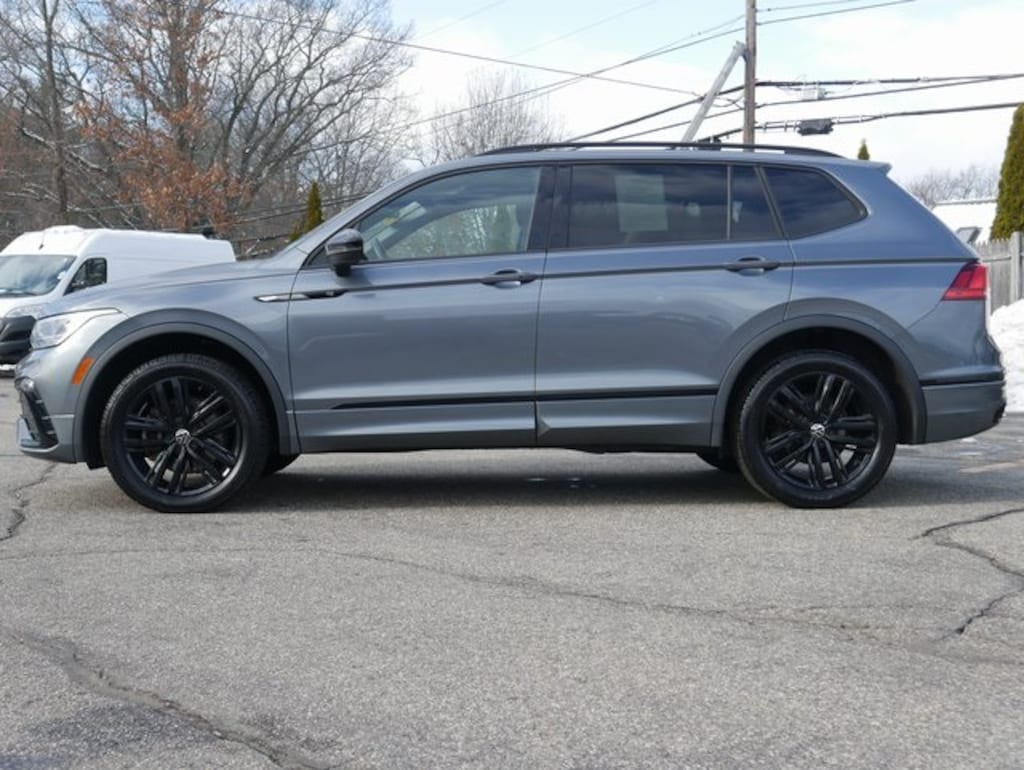 Used 2022 Volkswagen Tiguan 2.0T SE R-Line Black SUV