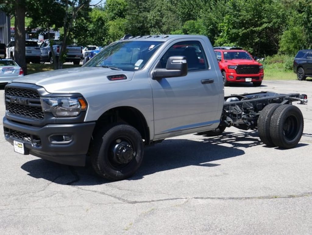 New 2024 Ram 3500 3500 TRADESMAN CHASSIS REGULAR CAB 4X4 60' CA Pickup
