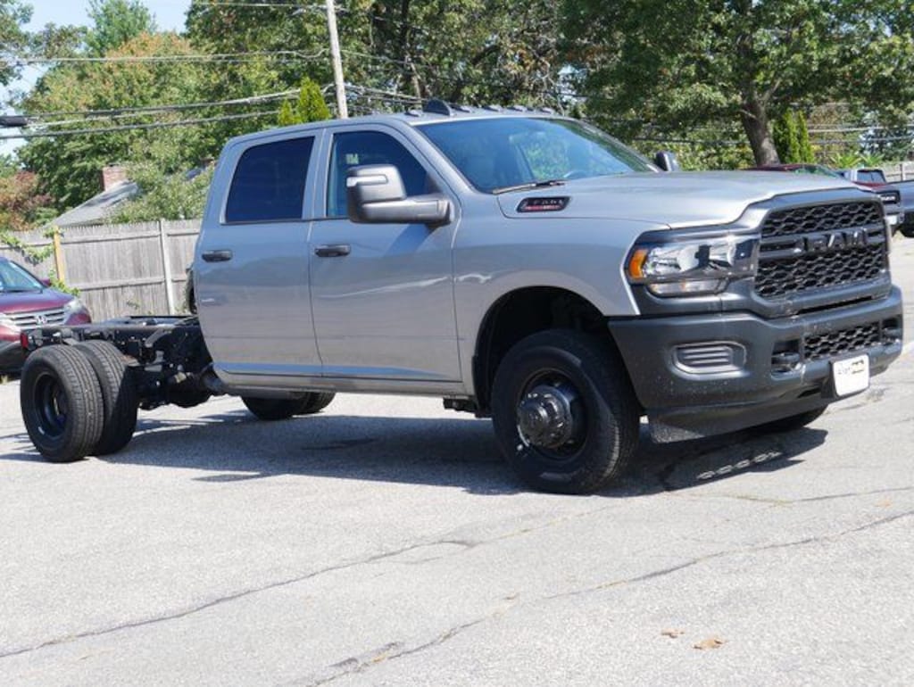 New 2023 Ram 3500 TRADESMAN CREW 4X4 60' CA Pickup