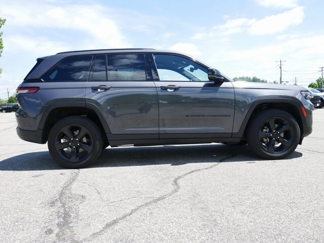 2023 Jeep Grand Cherokee Altitude photo 2