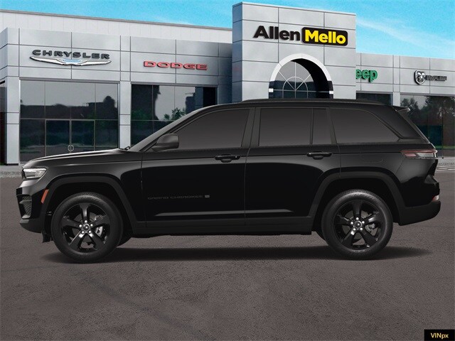 2025 Jeep Grand Cherokee Laredo Altitude photo 3