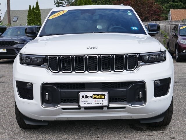 2023 Jeep Grand Cherokee Overland photo 2