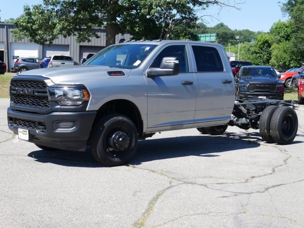 New 2023 Ram 3500 3500 TRADESMAN CREW CAB CHASSIS 4X4 60' CA Pickup