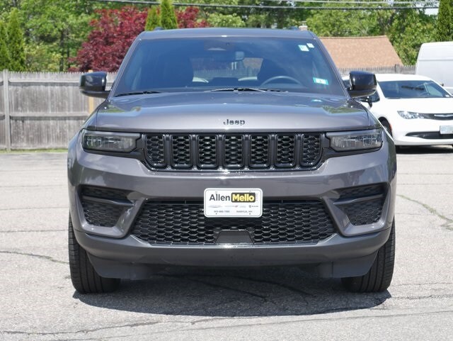 2023 Jeep Grand Cherokee Altitude photo 3