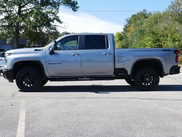 2025 Chevrolet Silverado 2500HD LT photo 3