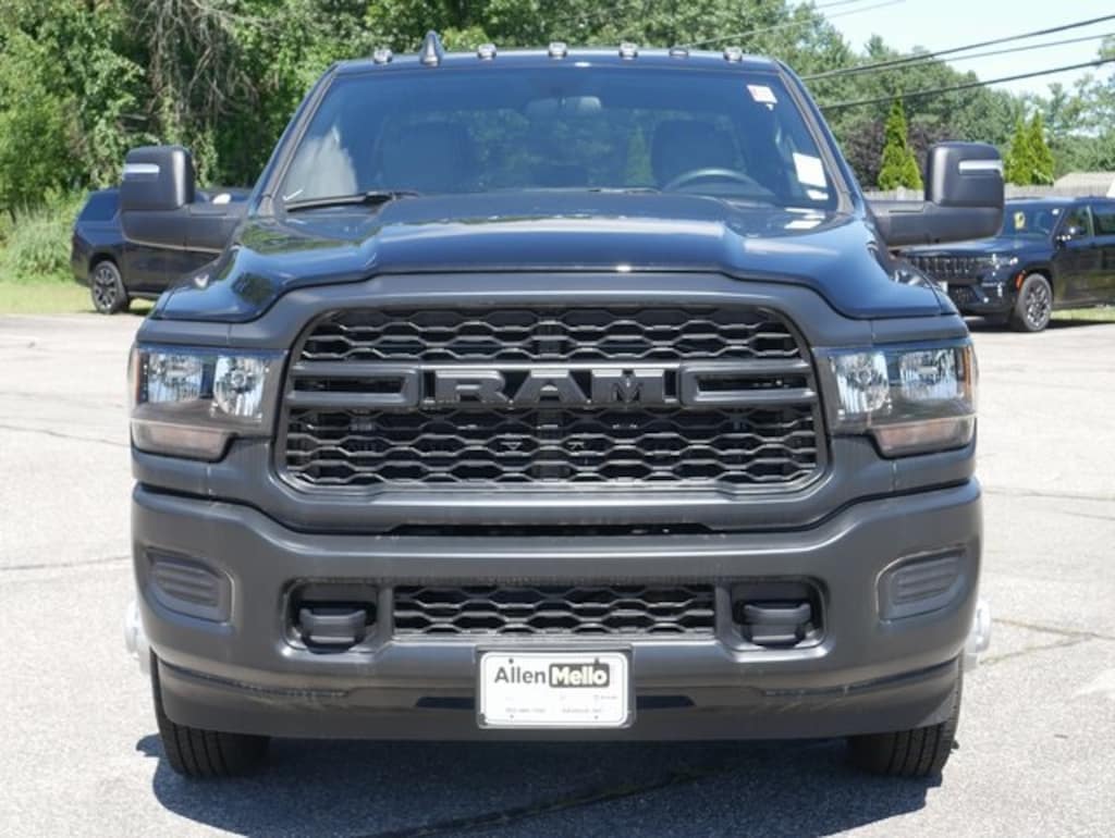 New 2024 Ram 3500 3500 TRADESMAN CREW CAB CHASSIS 4X4 60' CA Pickup