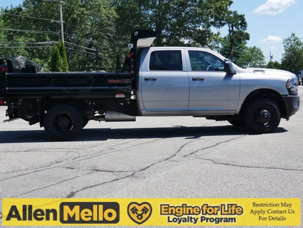New 2023 Ram 3500 3500 TRADESMAN CREW CAB CHASSIS 4X4 60' CA Pickup