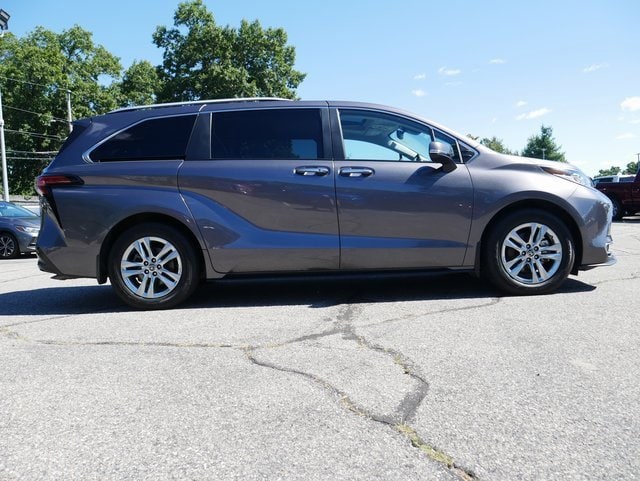 Used 2022 Toyota Sienna Limited with VIN 5TDZSKFC2NS073762 for sale in Nashua, NH