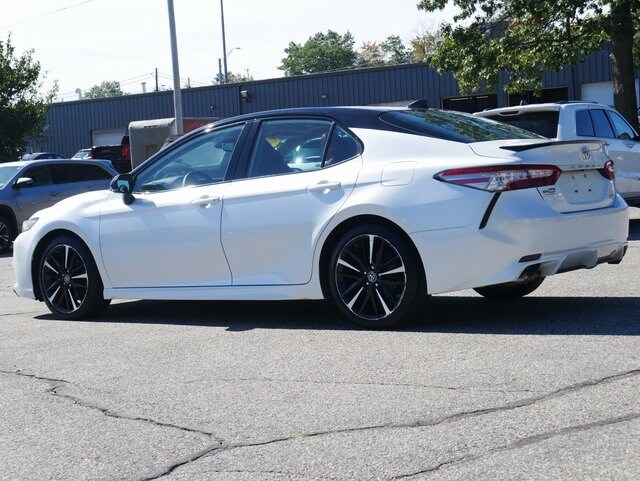 2019 Toyota Camry XSE photo 4