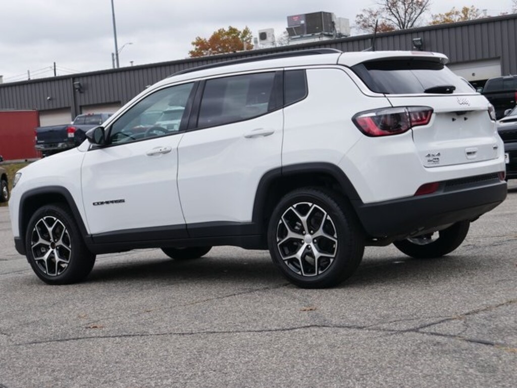 Used 2024 Jeep Compass Latitude SUV