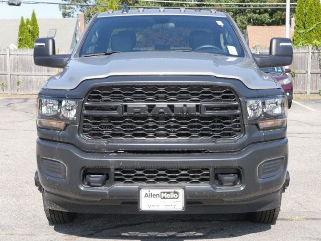 New 2023 Ram 3500 TRADESMAN CREW 4X4 60' CA Pickup