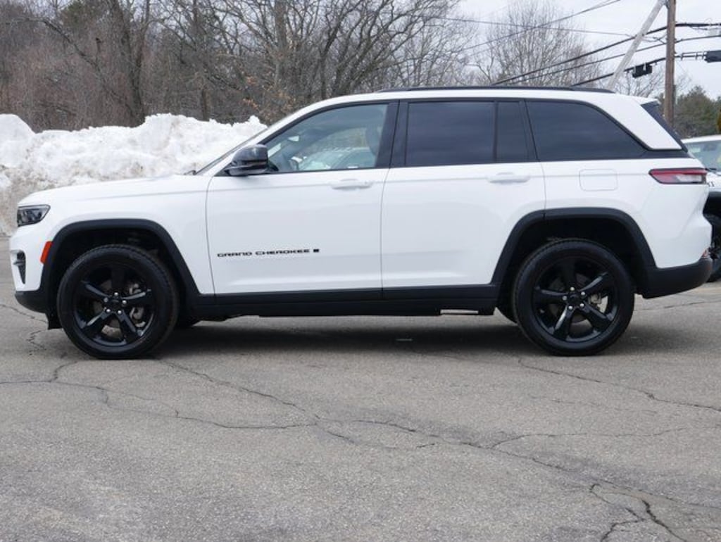 Used 2023 Jeep Grand Cherokee Altitude SUV