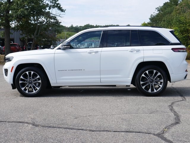 2023 Jeep Grand Cherokee Overland photo 3