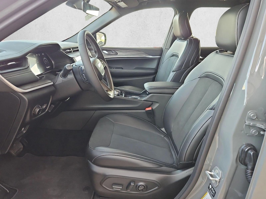 New 2027 Jeep Grand Cherokee Laredo Altitude SUV