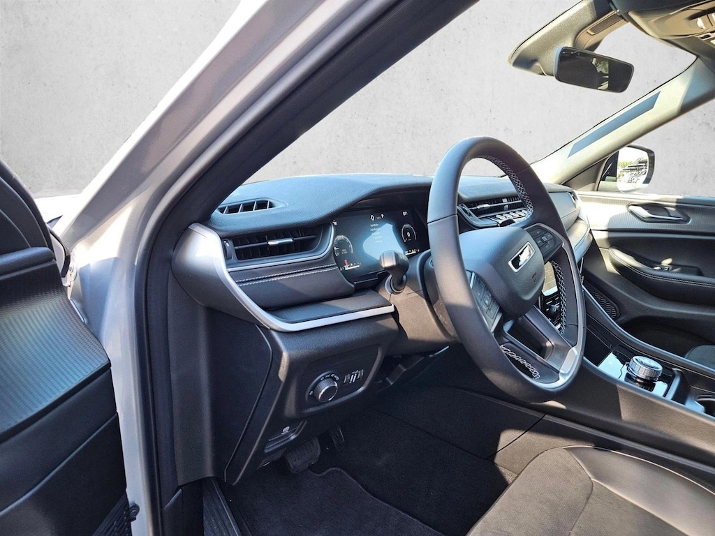 New 2025 Jeep Grand Cherokee Laredo SUV