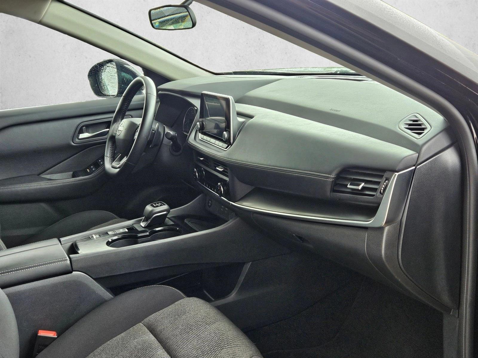 2025 Nissan Rogue SV - Photo 16