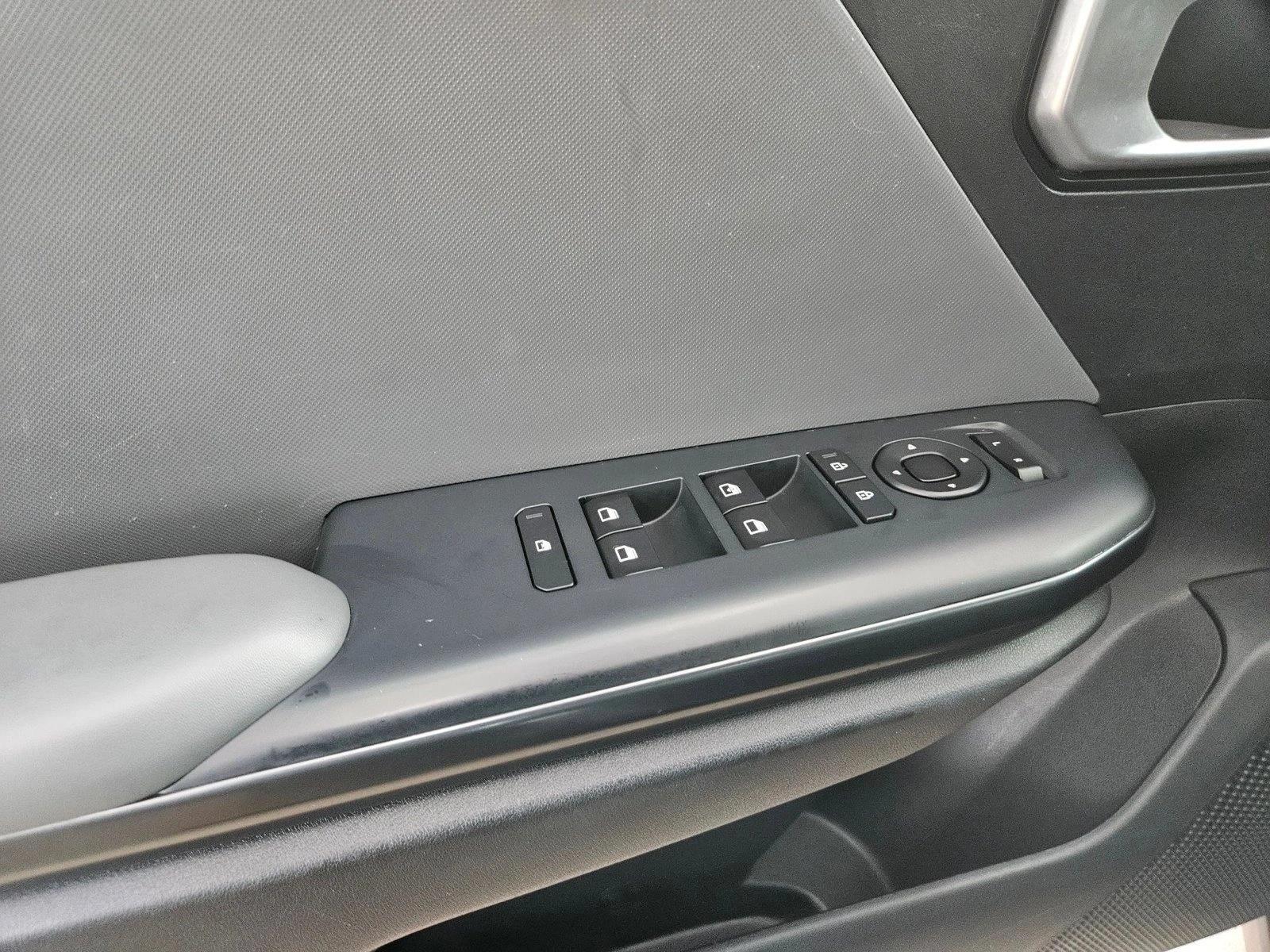 2025 Kia K4 LXS - Photo 21