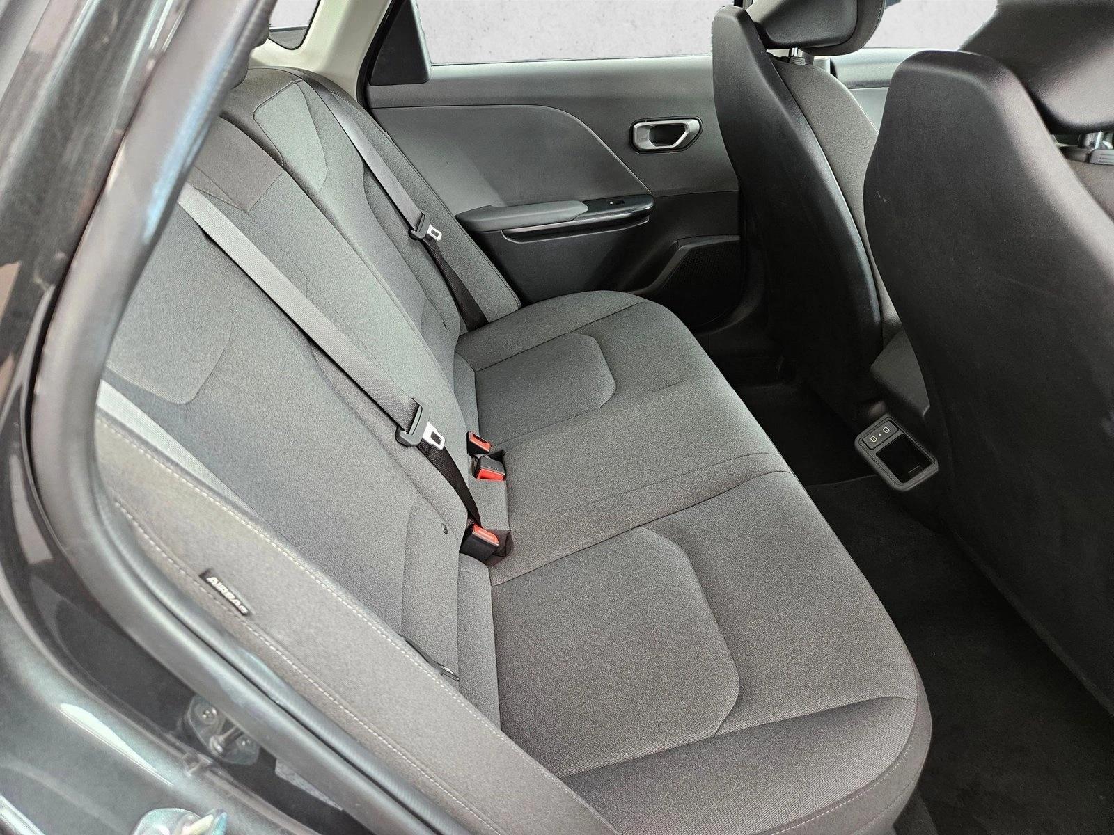 2025 Kia K4 LXS - Photo 12