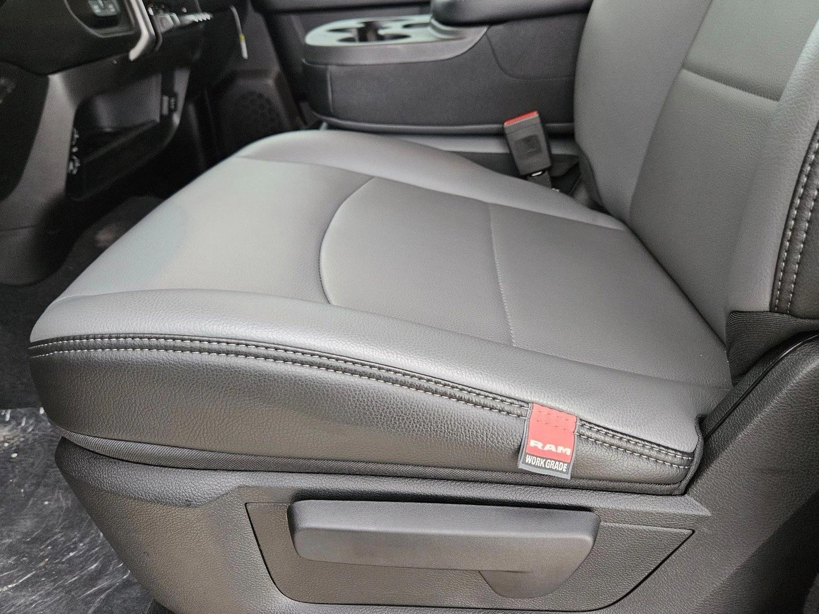 2026 Ram 2500 Tradesman photo 4