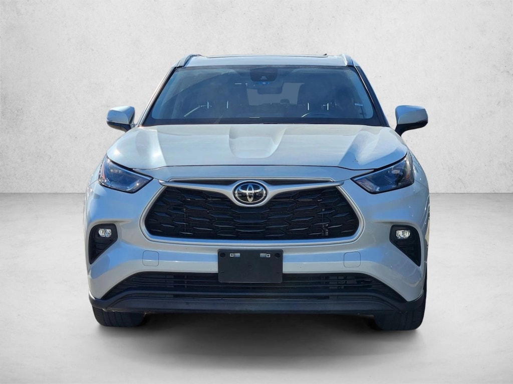 Used 2023 Toyota Highlander XLE Sport Utility