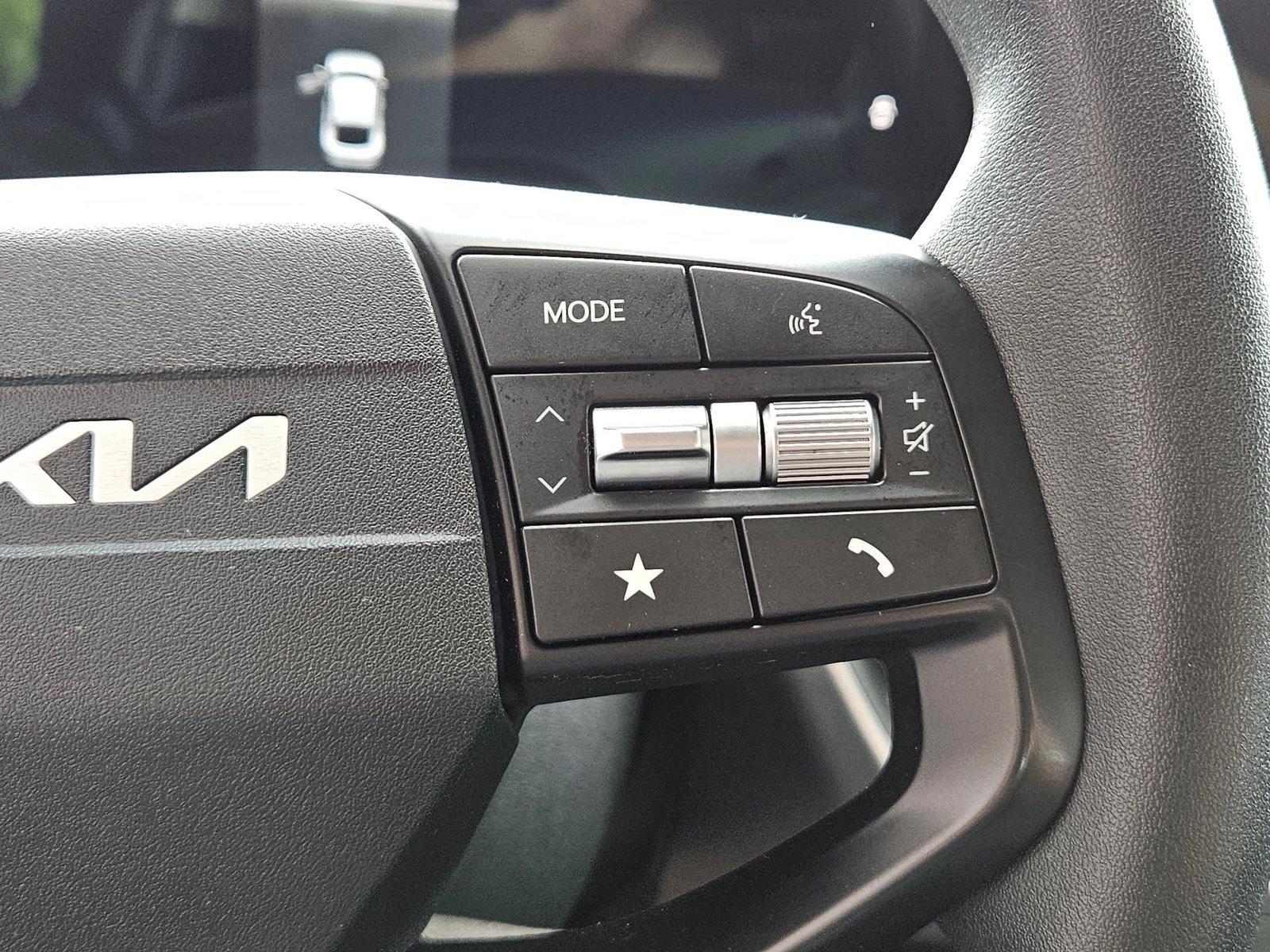2025 Kia K4 LXS - Photo 18