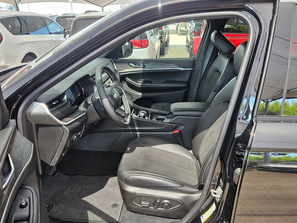 New 2026 Jeep Grand Cherokee Laredo Altitude SUV