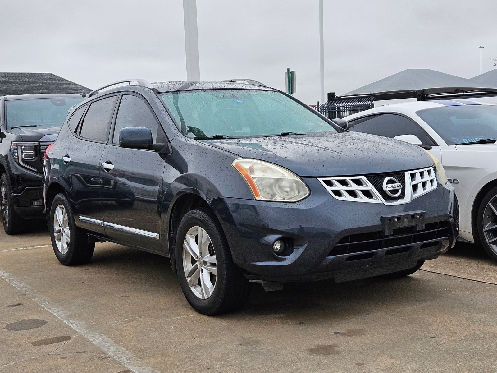 2013 Nissan Rogue SV photo 2