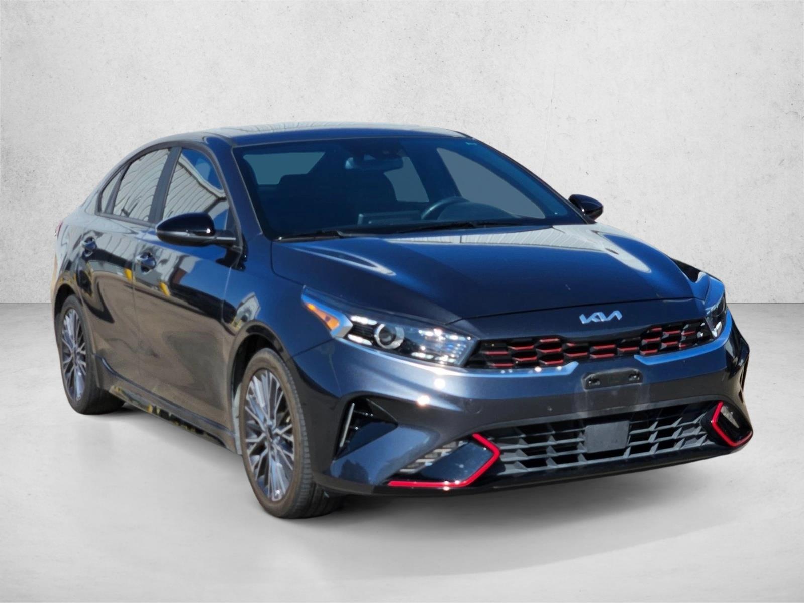 2022 Kia Forte GT-Line photo 3