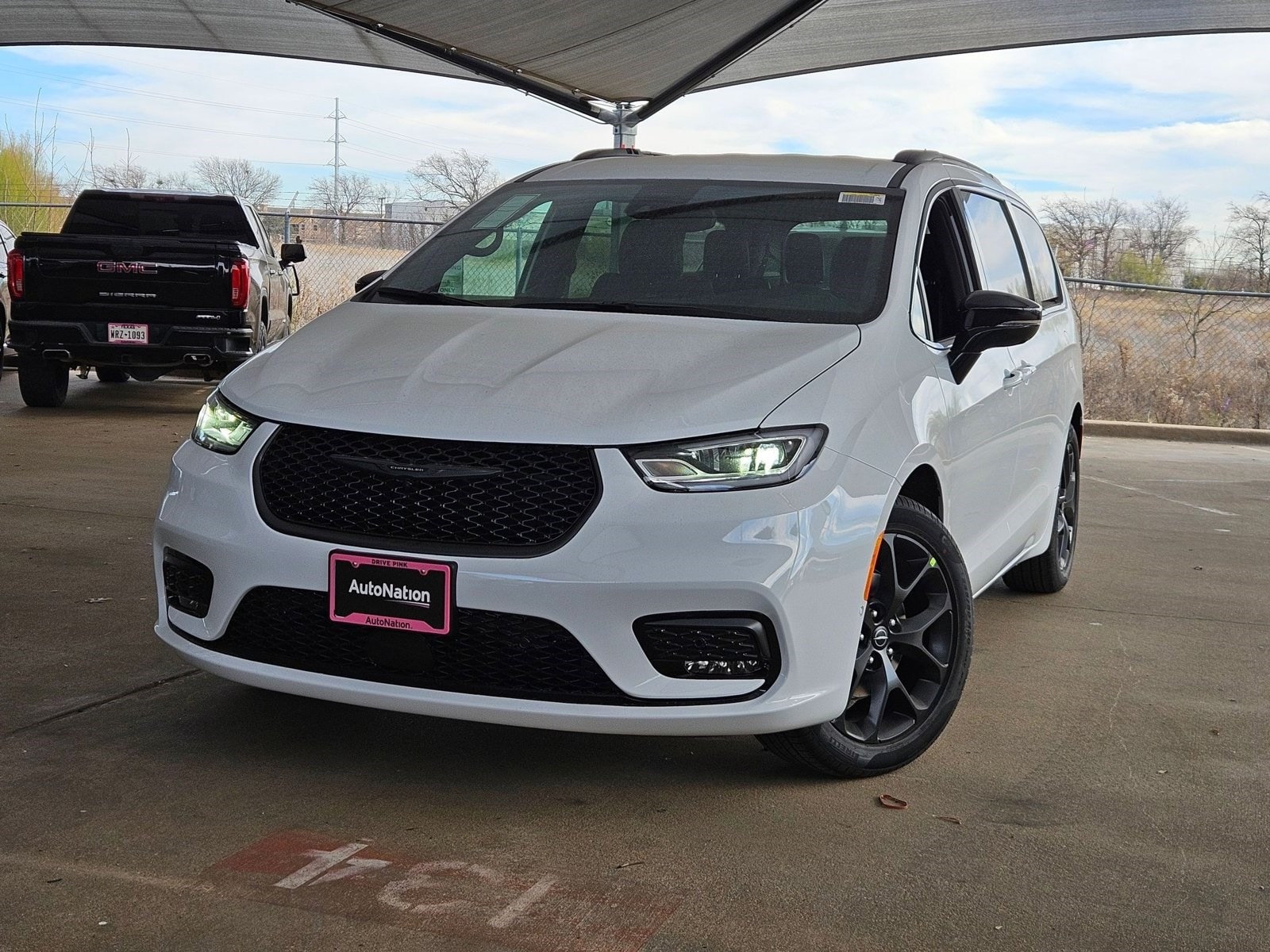 2026 Chrysler Pacifica Select's photo